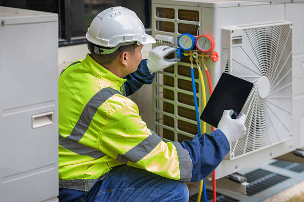 Professional Hvac technician working in Hayward, CA
